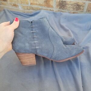 Violet & Red Casper Blue Grey Suede Ankle‎ Boots Stacked Block Heel Womens 9.5M